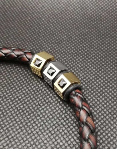 Pulseira de Couro trançado com contas hexagonais de Titânio