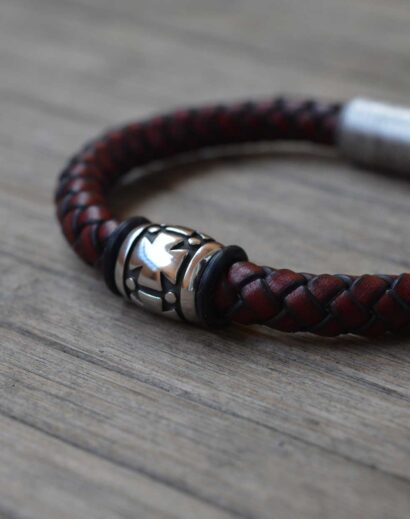 Pulseira de Couro trançado com Cruz templária em conta de Aço inoxidável