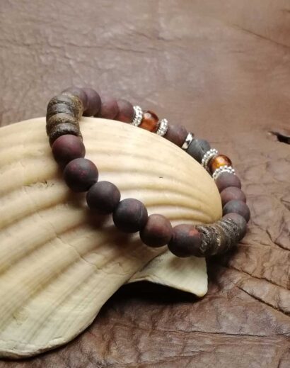 Pulseira de pedra Jaspe vermelha, vidro e espaçadores de madeira