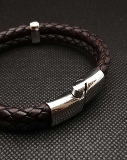 Pulseira dupla de Couro castanho trançado com espaçadores e fecho de Aço inoxidável