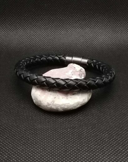 Pulseira de Couro preto trançado com fecho magnético cinza