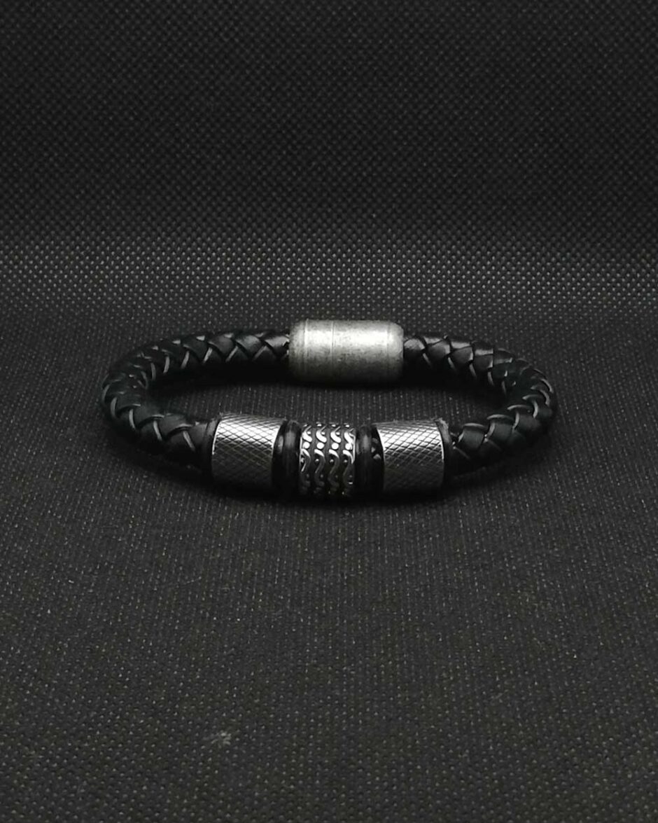 Pulseira de Couro trançado preto com 3 contas de Aço inoxidável